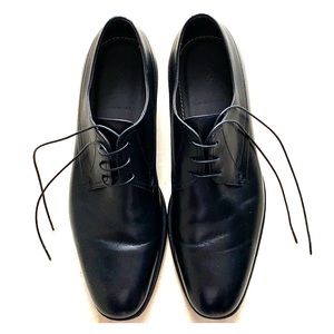 Lace-up shoes.
